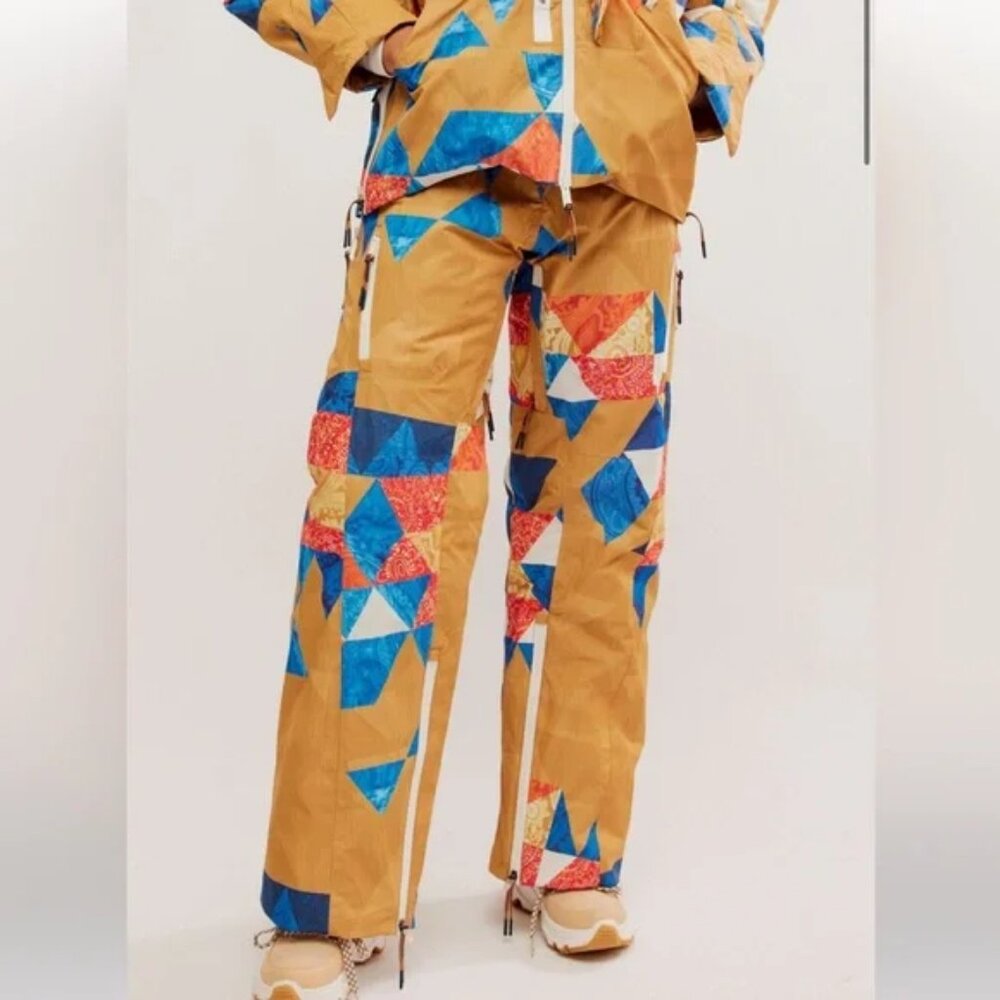 NWT FP Movement Care FP Printed On The Ascend Ski Pants, Delta Geo, Size XS